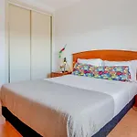 Golden 1 Bdr Flat W/ Balcony & Pool By Lovelystay *