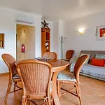 Golden 1 Bdr Flat W/ Balcony & Pool By Lovelystay