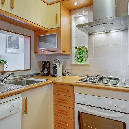 Golden 1 Bdr Flat W/ Balcony & Pool By Lovelystay * カバナス・デ・タビラ