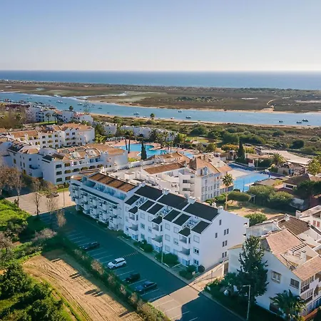 Golden 1 Bdr Flat W/ Balcony & Pool By Lovelystay *