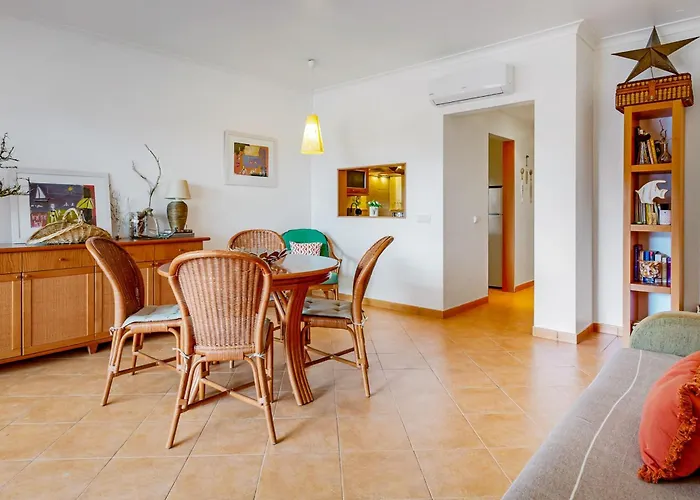 Apartment Golden 1 Bdr Flat W/ Balcony & Pool By Lovelystay *