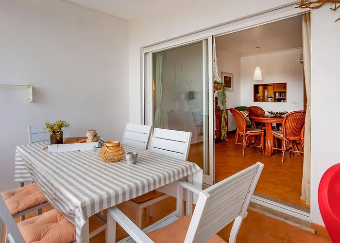 Apartment Golden 1 Bdr Flat W/ Balcony & Pool By Lovelystay *