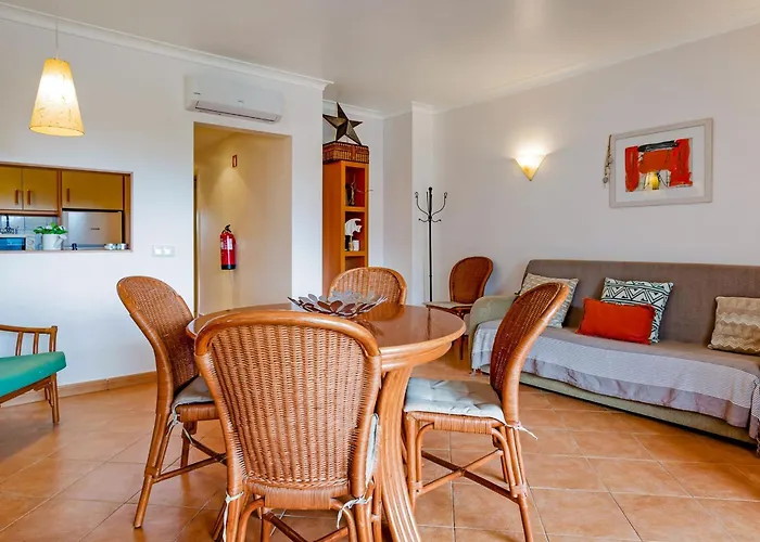 Golden 1 Bdr Flat W/ Balcony & Pool By Lovelystay