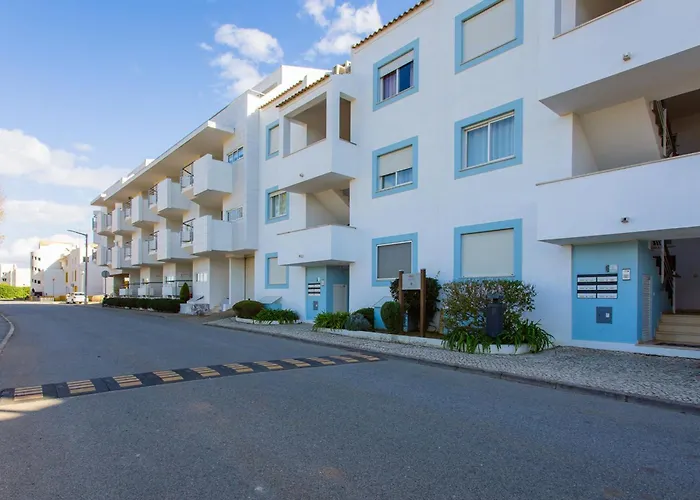 Golden 1 Bdr Flat W/ Balcony & Pool By Lovelystay Apartment