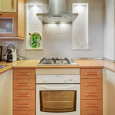 Golden 1 Bdr Flat W/ Balcony & Pool By Lovelystay