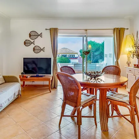 Golden 1 Bdr Flat W/ Balcony & Pool By Lovelystay *