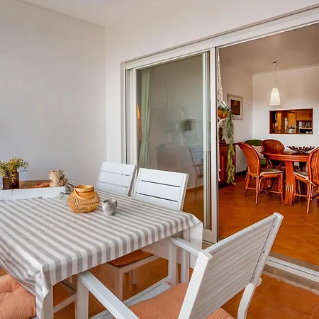 Lägenhet Golden 1 Bdr Flat W/ Balcony & Pool By Lovelystay *