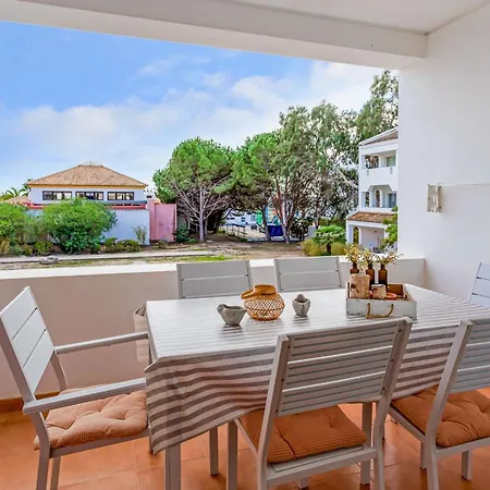 Golden 1 Bdr Flat W/ Balcony & Pool By Lovelystay Lägenhet *