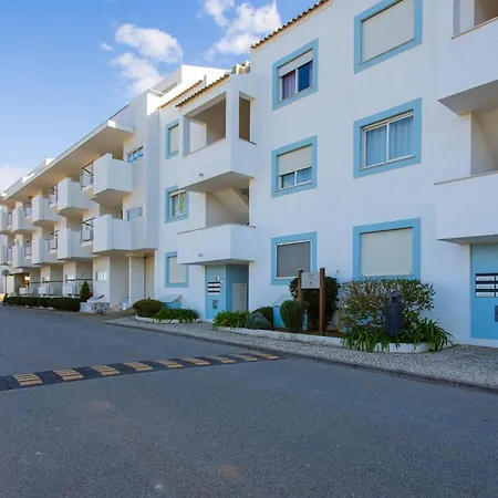Golden 1 Bdr Flat W/ Balcony & Pool By Lovelystay Apartment